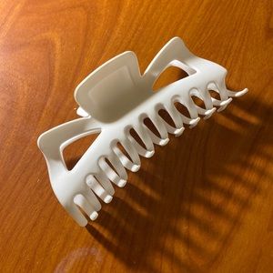 NWOT Altar’d State Grande Claw Clip